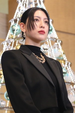 三吉彩花、ティファニーの輝きと共に登場!「街がきらびやかで美しい」 6 三吉彩花、ティファニーの輝きと共に登場!「街がきらびやかで美しい」