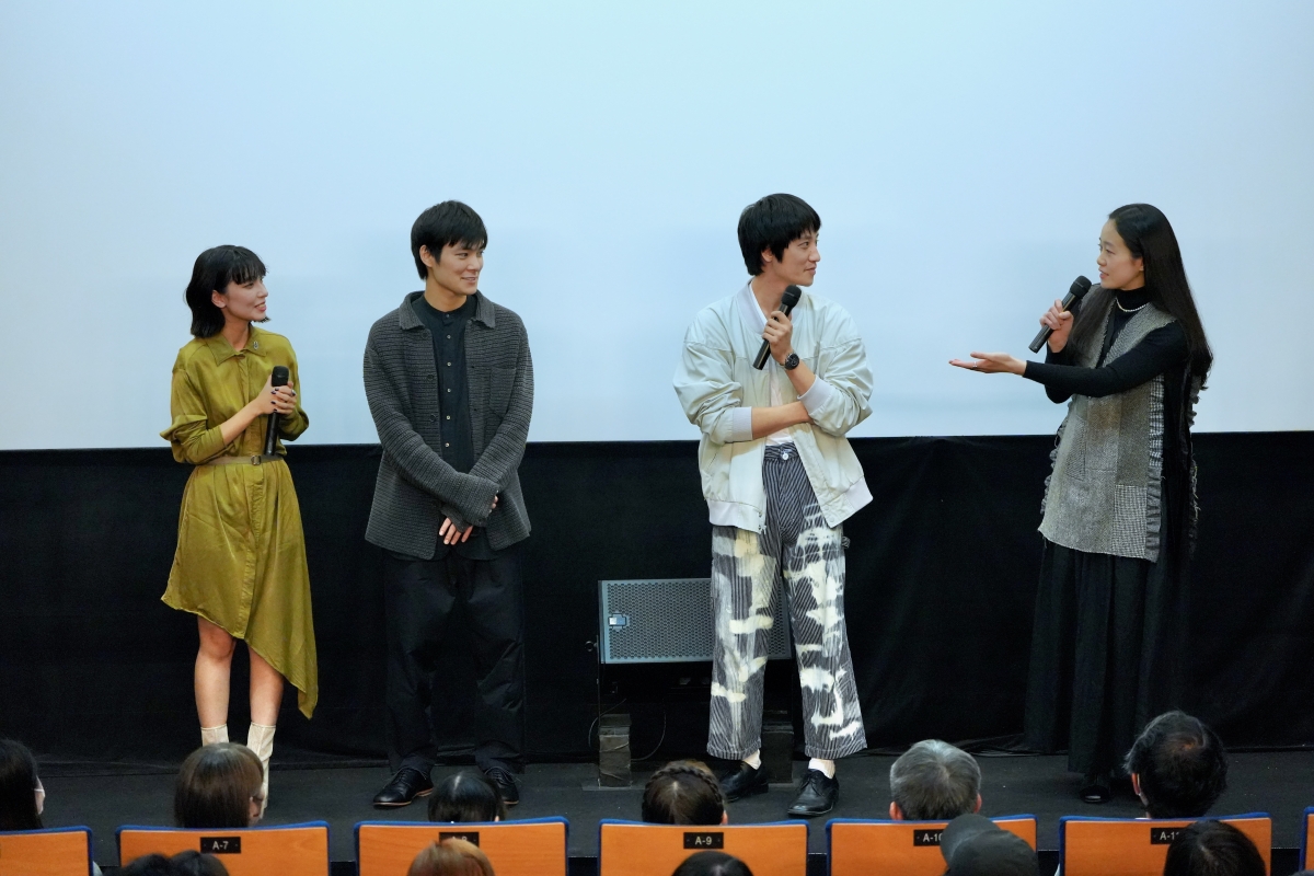第34回東京国際映画祭Amazon Prime Video テイクワン賞受賞 金允洙(キム・ユンス)監督オリジナル脚本による長編デビュー作 映画『あるいは、ユートピア』ユーロスペースで初日舞台挨拶実施! 藤原季節、大場みなみ、杉田雷麟、愛鈴、金允洙監督が登壇! 藤原季節「金監督の長編デビュー作の一員になれたことが光栄。キャストにもスタッフにも恵まれて、幸福な映画体験になった作品。」 2 第34回東京国際映画祭Amazon Prime Video テイクワン賞受賞 金允洙(キム・ユンス)監督オリジナル脚本による長編デビュー作 映画『あるいは、ユートピア』ユーロスペースで初日舞台挨拶実施! 藤原季節、大場みなみ、杉田雷麟、愛鈴、金允洙監督が登壇! 藤原季節「金監督の長編デビュー作の一員になれたことが光栄。キャストにもスタッフにも恵まれて、幸福な映画体験になった作品。」