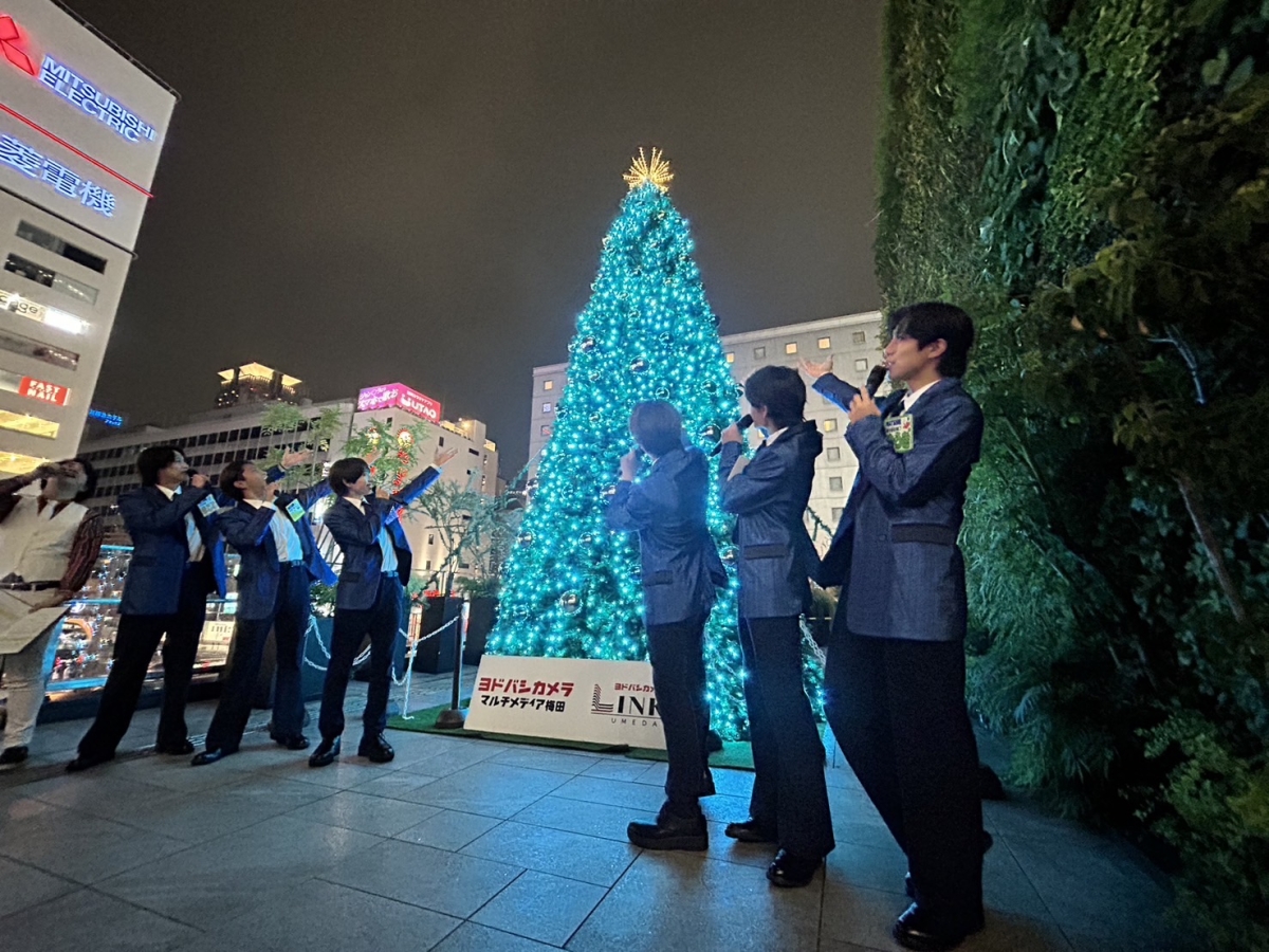 秋元康プロデュース・MATSURI、大阪・梅田のクリスマスツリー点灯式に初見参!!
