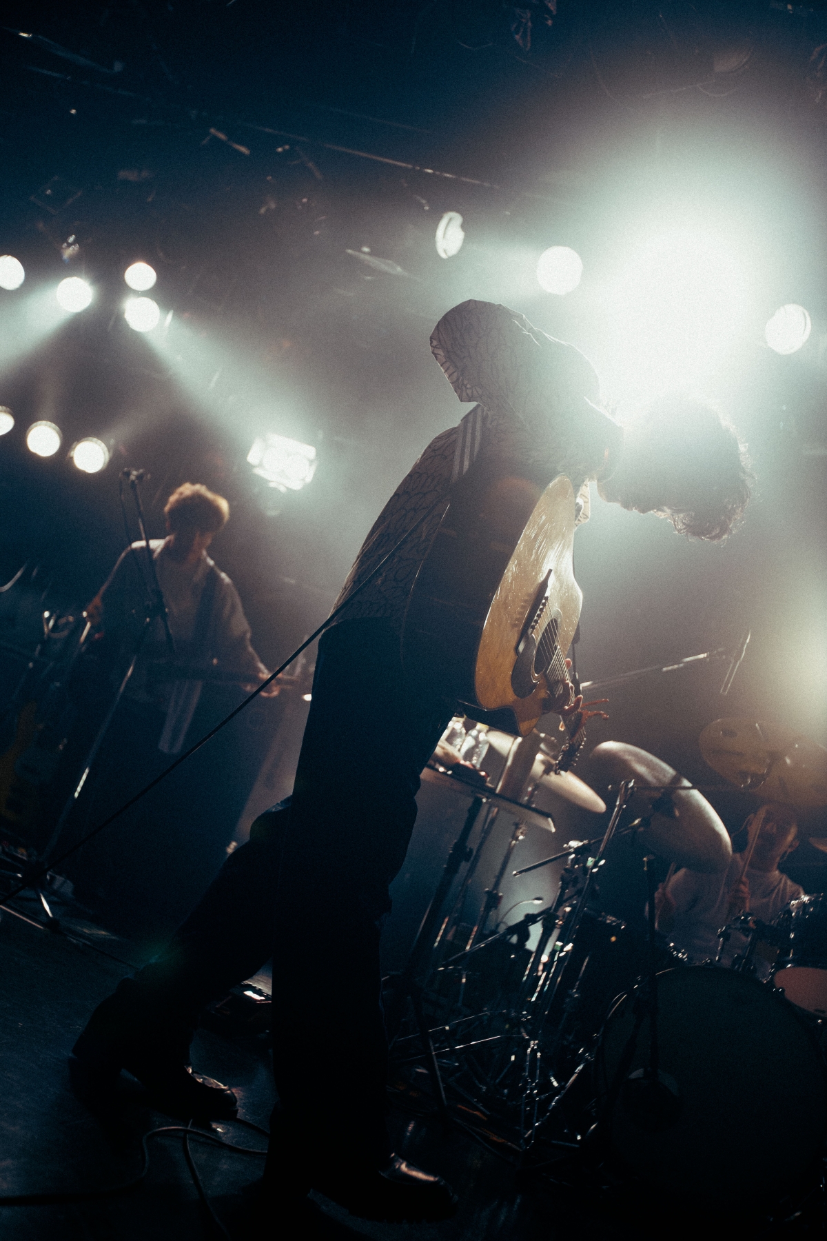 石崎ひゅーい、2年半ぶりのバンドツアー『宇宙百景』ファイナルで、2025年7月東阪ホールワンマン開催発表。「みんなの表情の一つ一つが自分の音楽になると気付いた」