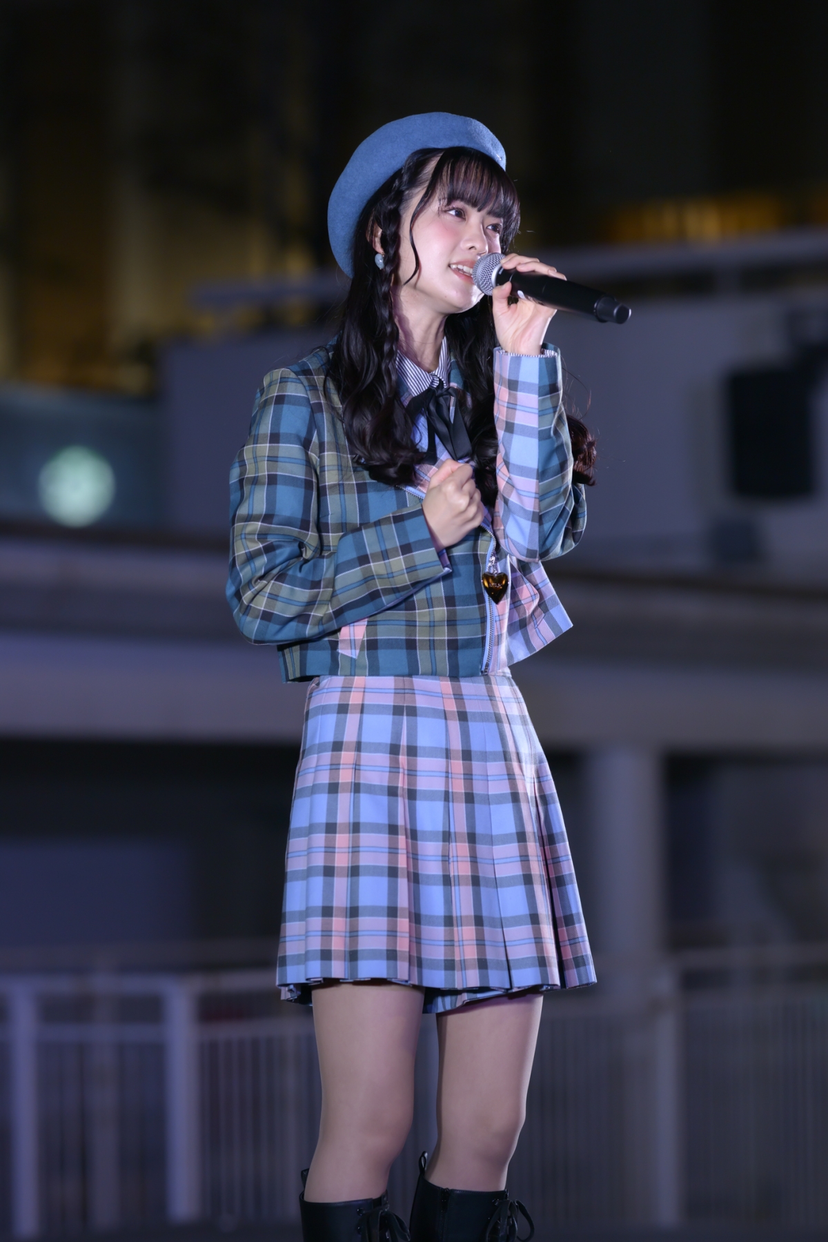 夜空に響く歌声… 大西亜玖璃「アウフタクト」ミニライブでファンを魅了