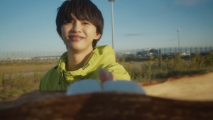 <全10話の連続ドラマ/ワンカット長回し/一人芝居/主観映像> 田中洸希・大倉空人・柏木悠・松本大輝・草川直弥 それぞれ主演 TikTokドラマ『みつめてそらして-moratorium-』2024年12月18日(水)18:00より順次配信 ABCテレビ『みつめてそらして-crossroad-』2024年12月23日(月)24:24より順次放送 ~ 脚本/監督は映画『溺れるナイフ』を手掛けた山戸結希 ~ 49 <全10話の連続ドラマ/ワンカット長回し/一人芝居/主観映像> 田中洸希・大倉空人・柏木悠・松本大輝・草川直弥 それぞれ主演 TikTokドラマ『みつめてそらして-moratorium-』2024年12月18日(水)18:00より順次配信 ABCテレビ『みつめてそらして-crossroad-』2024年12月23日(月)24:24より順次放送 ~ 脚本/監督は映画『溺れるナイフ』を手掛けた山戸結希 ~