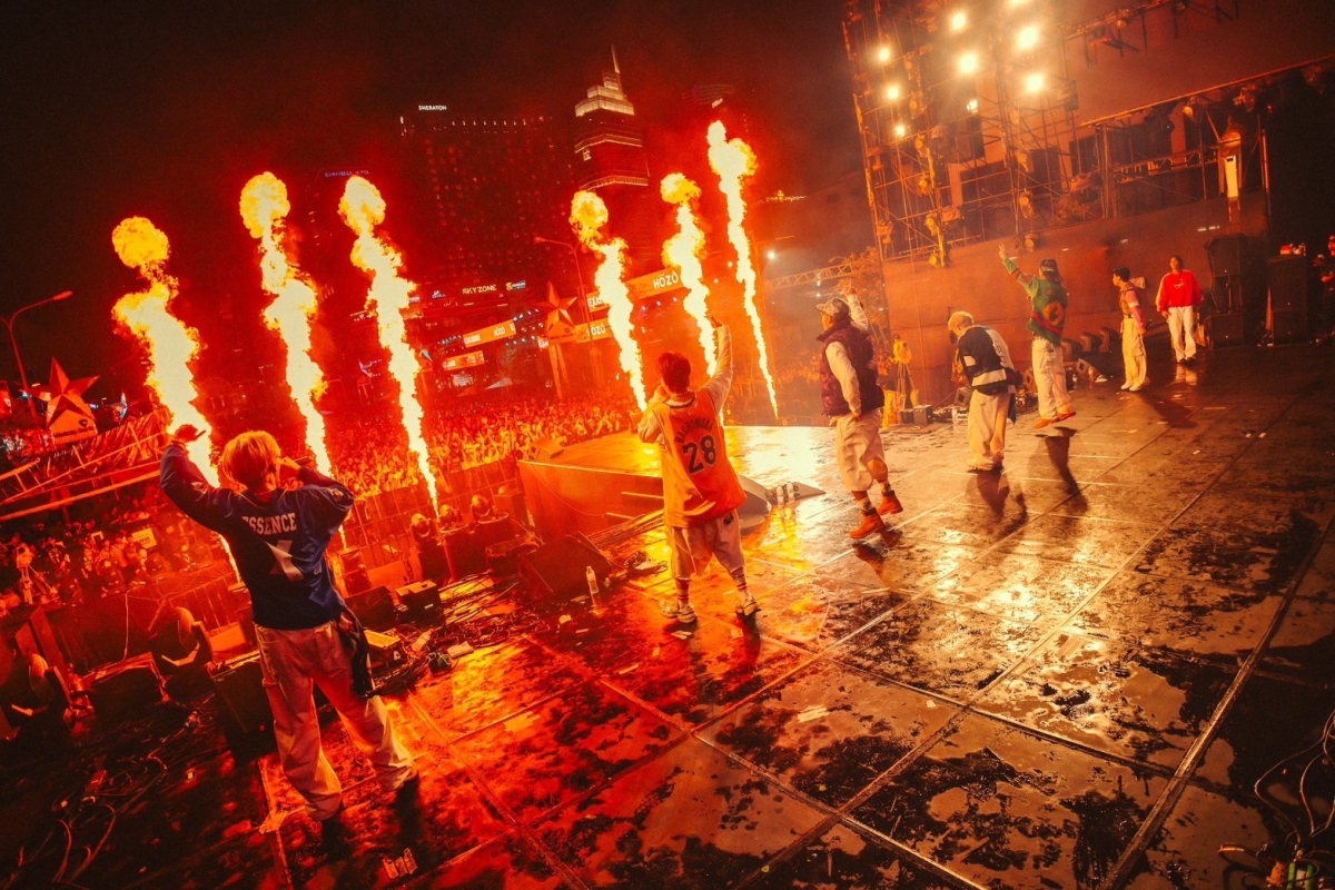 【PSYCHIC FEVER】昨年に引き続きベトナム最大の野外音楽フェス『HOZO MUSIC FESTIVAL 2024』に出演！現地ファン殺到の大熱狂のステージに！！