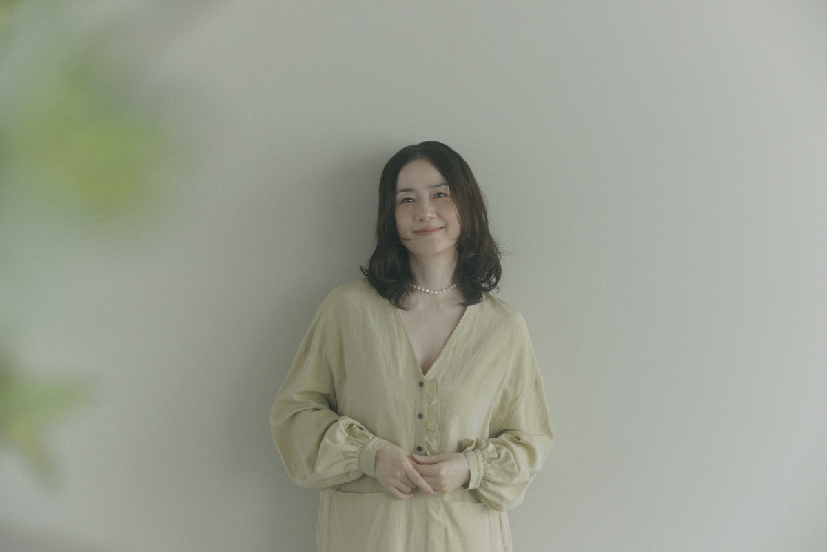 原田知世が新ミニ・アルバム『カリン』の発売記念ライヴを開催。音楽活動の充実ぶりを示す、伸びやかなヴォーカルで満員の観客を魅了