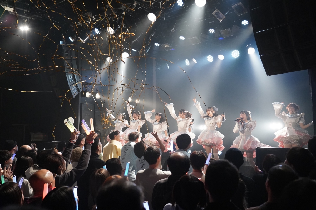 氣志團 綾小路 翔 プロデュースのガールズユニット あっとせぶんてぃーん メジャーデビュー後の初ワンマンライブ大盛況 アンコールでは、綾小路 翔がVTRでサプライズ登場! 3 氣志團 綾小路 翔 プロデュースのガールズユニット あっとせぶんてぃーん メジャーデビュー後の初ワンマンライブ大盛況 アンコールでは、綾小路 翔がVTRでサプライズ登場!