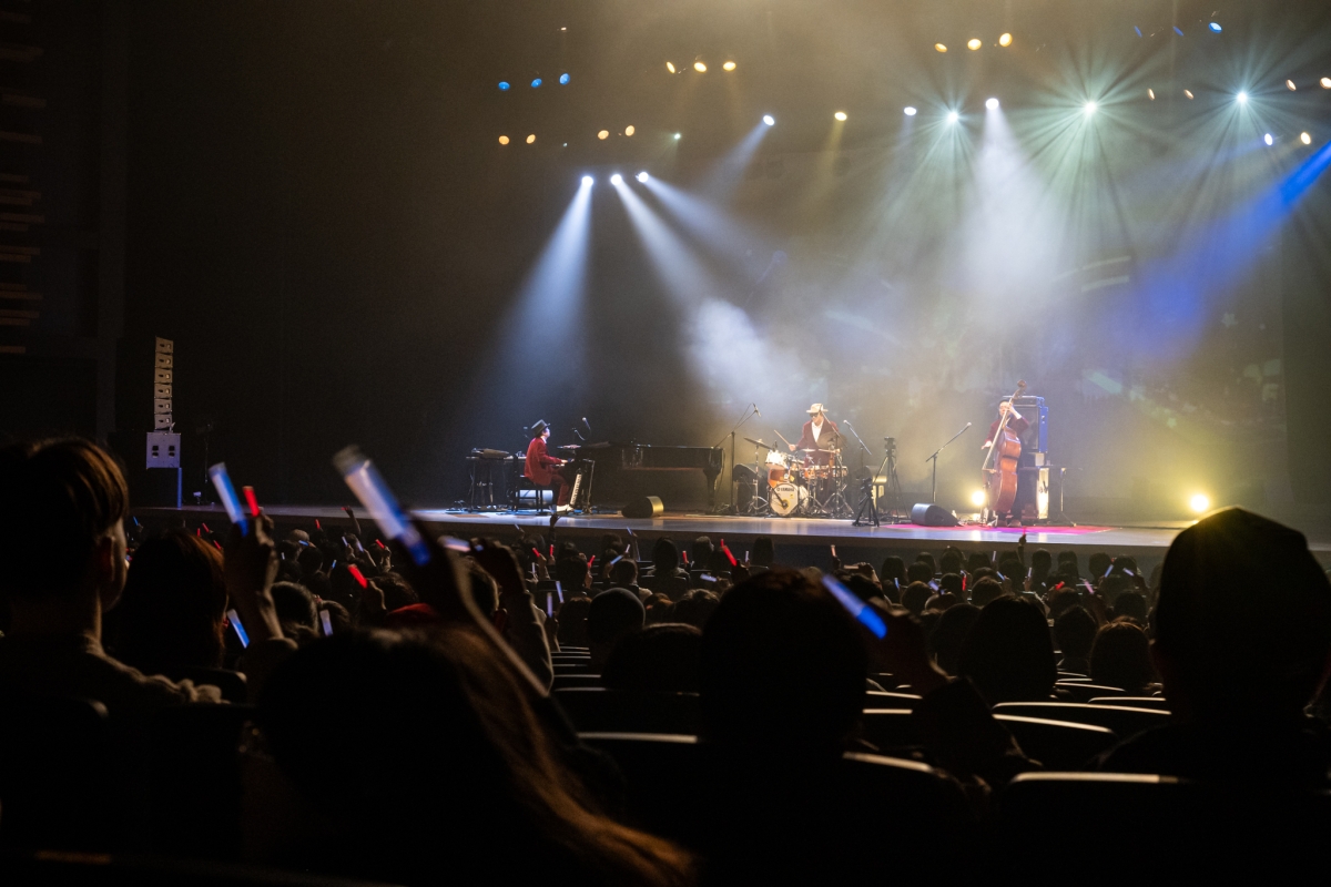 H ZETTRIO、心温まるクリスマスライブで2024年を締めくくり！ 2025年も止まらない進撃に期待高まる