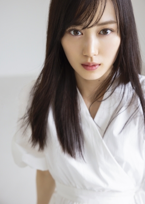 山下美月 ファン待望の個人初となる2025年カレンダー発売決定＆表紙公開！