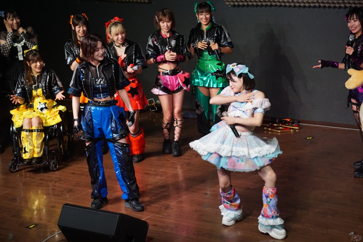 カウントダウンライブ爆裂！ 仮面女子×メノニューイヤー×『全夜祭』ラバーが秋葉原P.A.R.M.Sを熱狂の渦に！！！