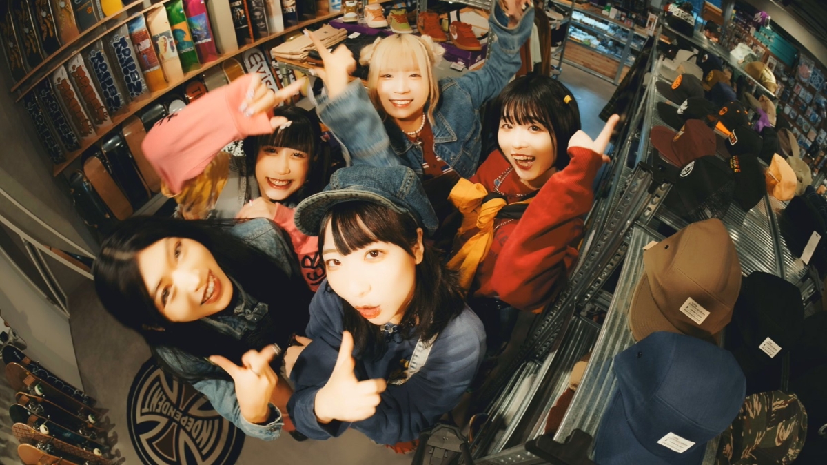 MIC RAW RUGAがレトロゲーム＆おもちゃ屋、スケボーショップ、謎の店を巡る疾走感溢れるMV公開！ 連続発売シングル第2弾「ASTRO JET」
