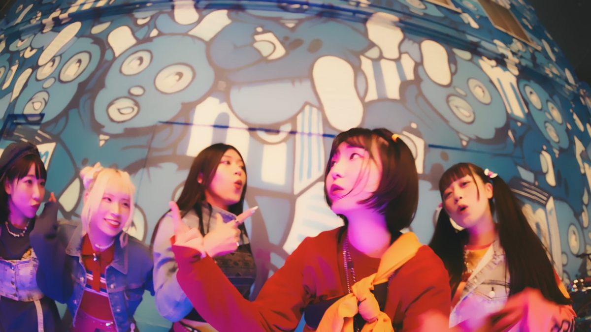 MIC RAW RUGAがレトロゲーム＆おもちゃ屋、スケボーショップ、謎の店を巡る疾走感溢れるMV公開！ 連続発売シングル第2弾「ASTRO JET」