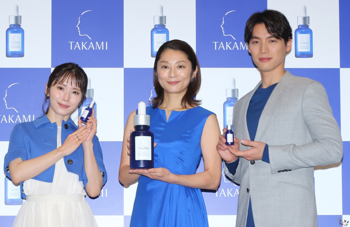 松岡茉優、小池栄子、福士蒼汰が「タカミスキンピール」新CM発表会に登場!豪華3ショットに注目集まる 11 松岡茉優、小池栄子、福士蒼汰が「タカミスキンピール」新CM発表会に登場!豪華3ショットに注目集まる