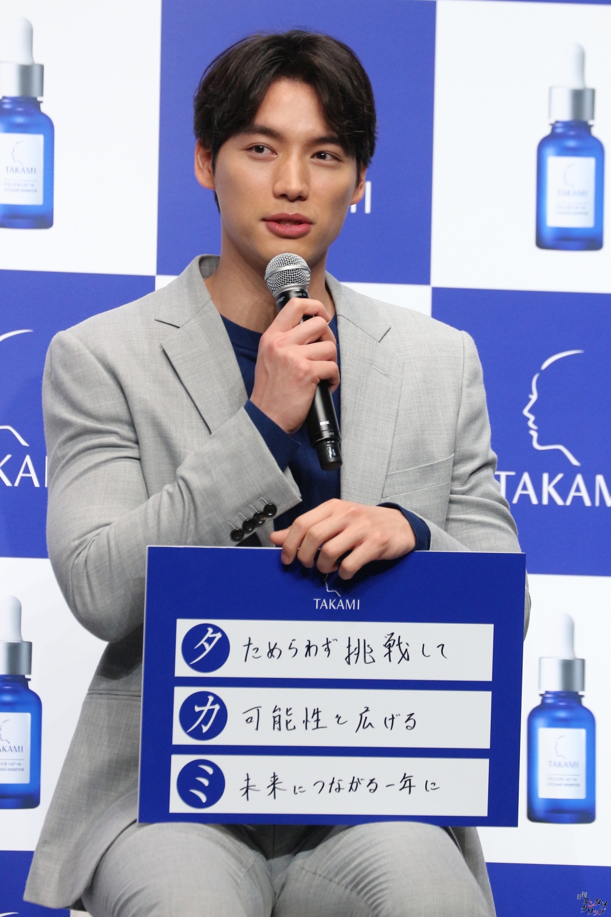 松岡茉優、小池栄子、福士蒼汰が「タカミスキンピール」新CM発表会に登場!豪華3ショットに注目集まる 7 松岡茉優、小池栄子、福士蒼汰が「タカミスキンピール」新CM発表会に登場!豪華3ショットに注目集まる