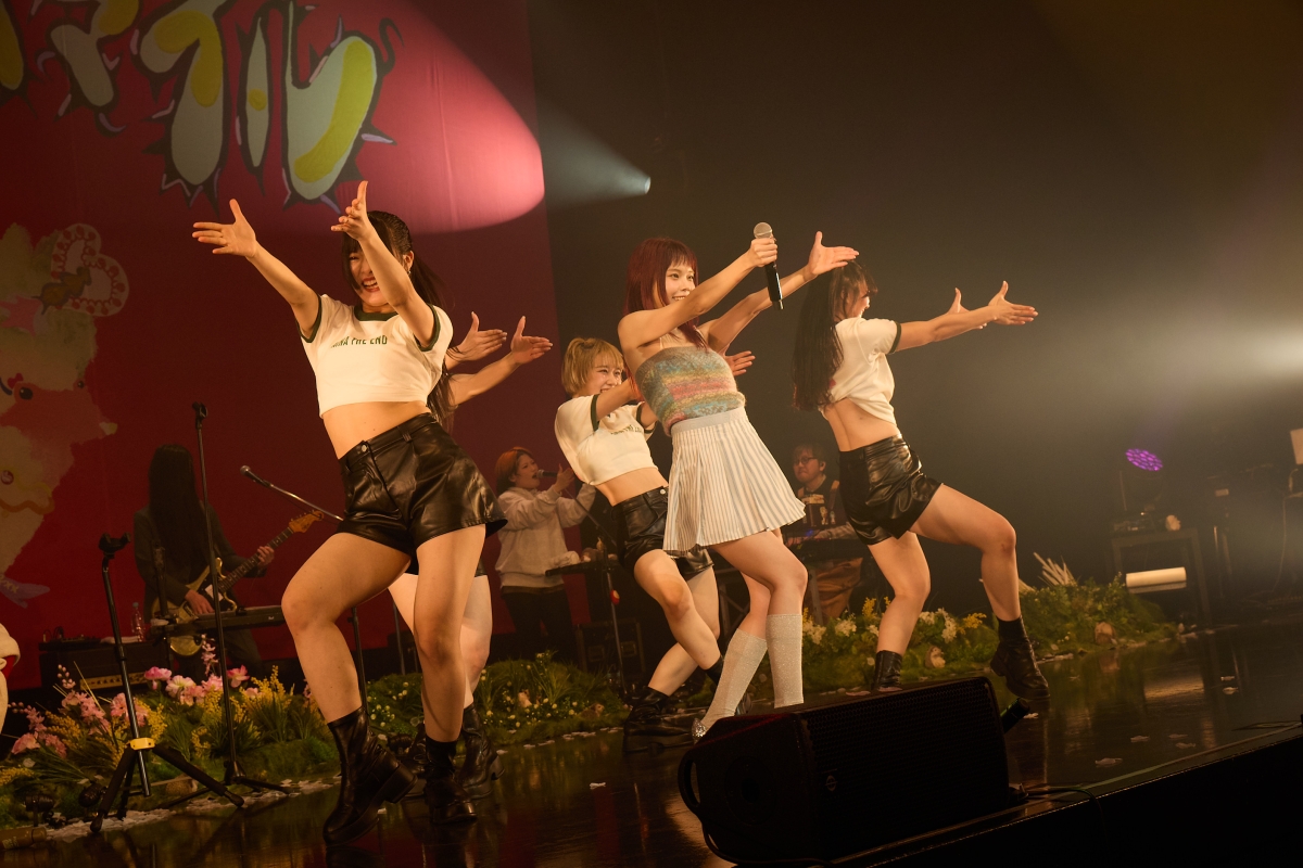 アイナ・ジ・エンド、2025年初ツアー「ハリネズミスマイル」東京・Zepp Hanedaのアフタームービー公開