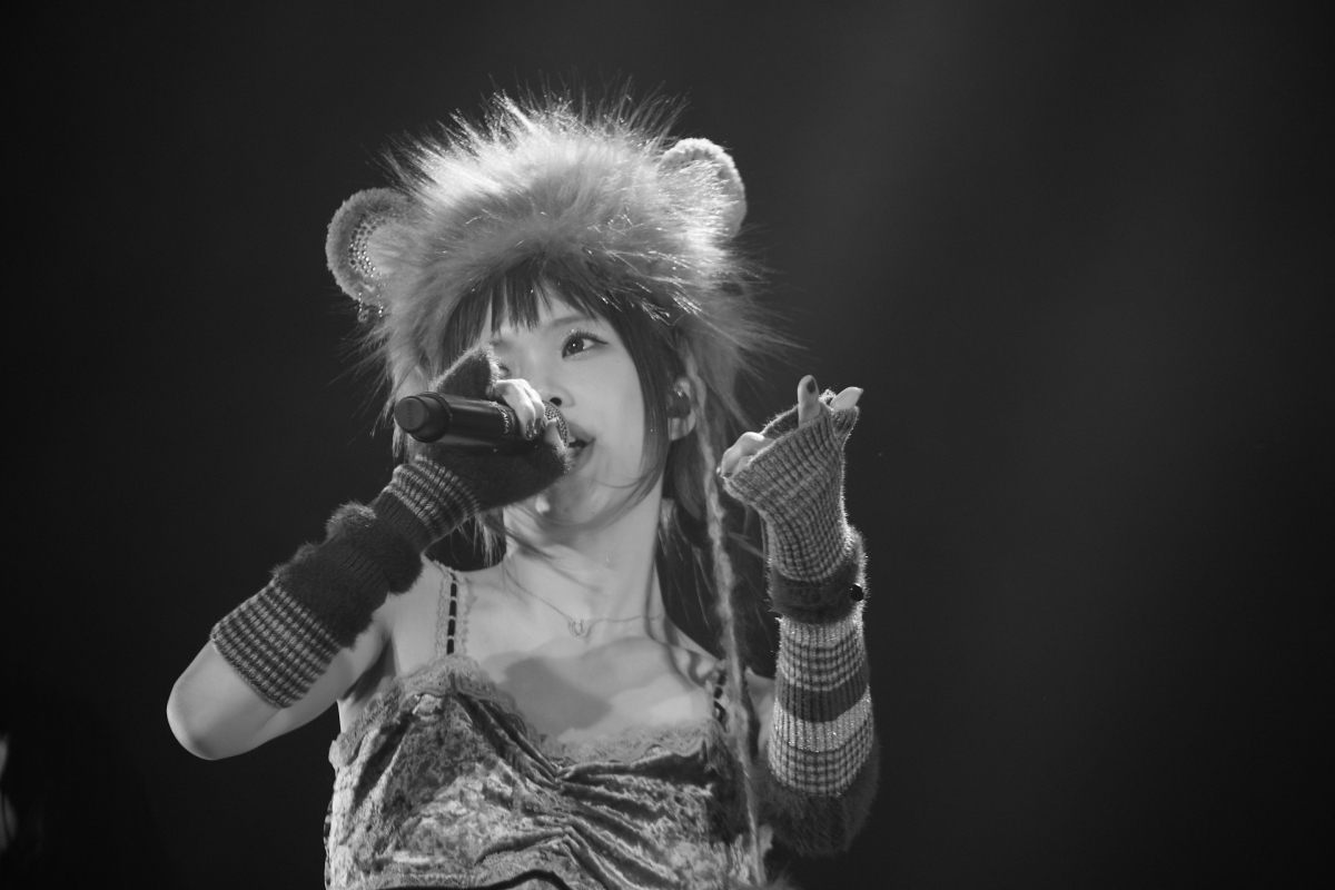 アイナ・ジ・エンド、2025年初ツアー「ハリネズミスマイル」東京・Zepp Hanedaのアフタームービー公開