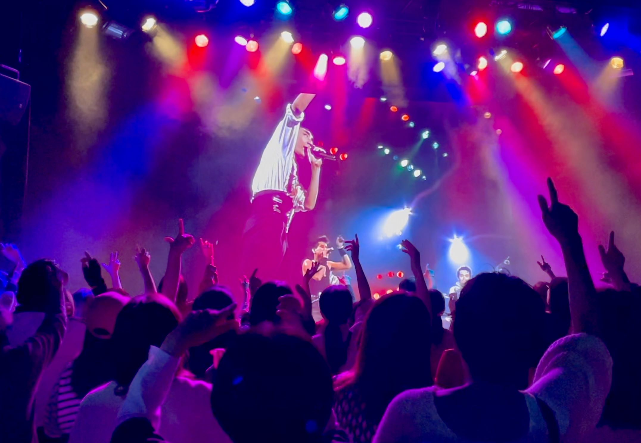 『チェッカーズ1987 GO TOURライブハウス爆音絶叫上映会』が新たに大阪球場ライブ映像を加えてのアンコール上映決定！