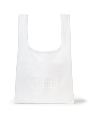 【emmi】10周年！菅原小春出演の10周年スペシャルムービーを公開＆「emmi logo collection」を発売！ オンラインストアでは2025年2月21日より先行発売を開始。エコバッグやPC・タブレットケース、ワンピースなど豪華ノベルティもご用意