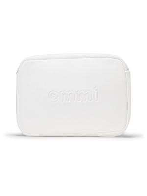 【emmi】10周年！菅原小春出演の10周年スペシャルムービーを公開＆「emmi logo collection」を発売！ オンラインストアでは2025年2月21日より先行発売を開始。エコバッグやPC・タブレットケース、ワンピースなど豪華ノベルティもご用意