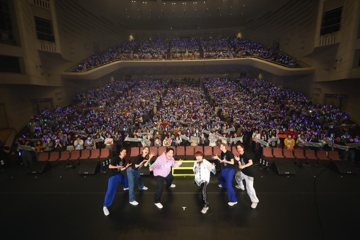 声優・アーティスト 内田雄馬が岡崎体育を迎えての対バンライブを実施！全20曲を披露し、意外なコラボで会場が熱狂の渦に！