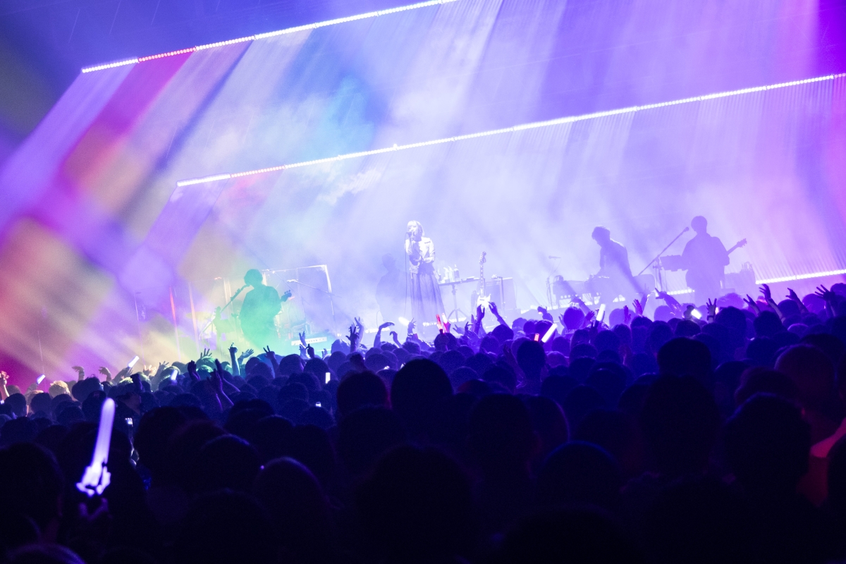 ReoNa、オールスタンディングZeppツアー『SQUAD JAM』スタート！ 6月4日（水）2枚同時発売の、ライブ映像商品「Birth 2024」＆「AVATAR 2024」予約開始！