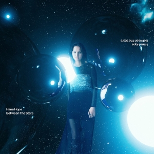 Hana Hope 3月19日リリース「Between The Stars」収録曲 jo0ji初の楽曲提供となる「フリーバード」ミュージックビデオを公開！