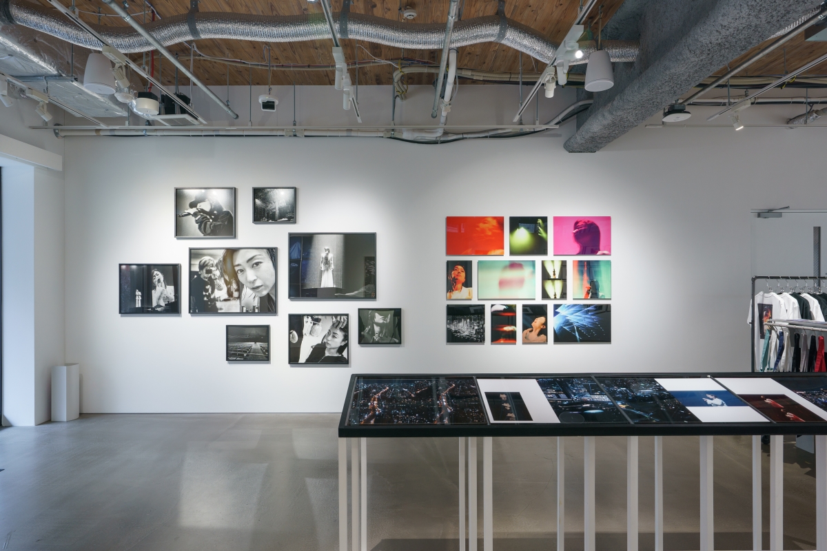 9人の写真家が紡ぐ、宇多田ヒカルの記録と記憶。写真展「HIKARU UTADA SCIENCE FICTION TOUR 2024 NINE STORIES」がNew Galleryで開催中