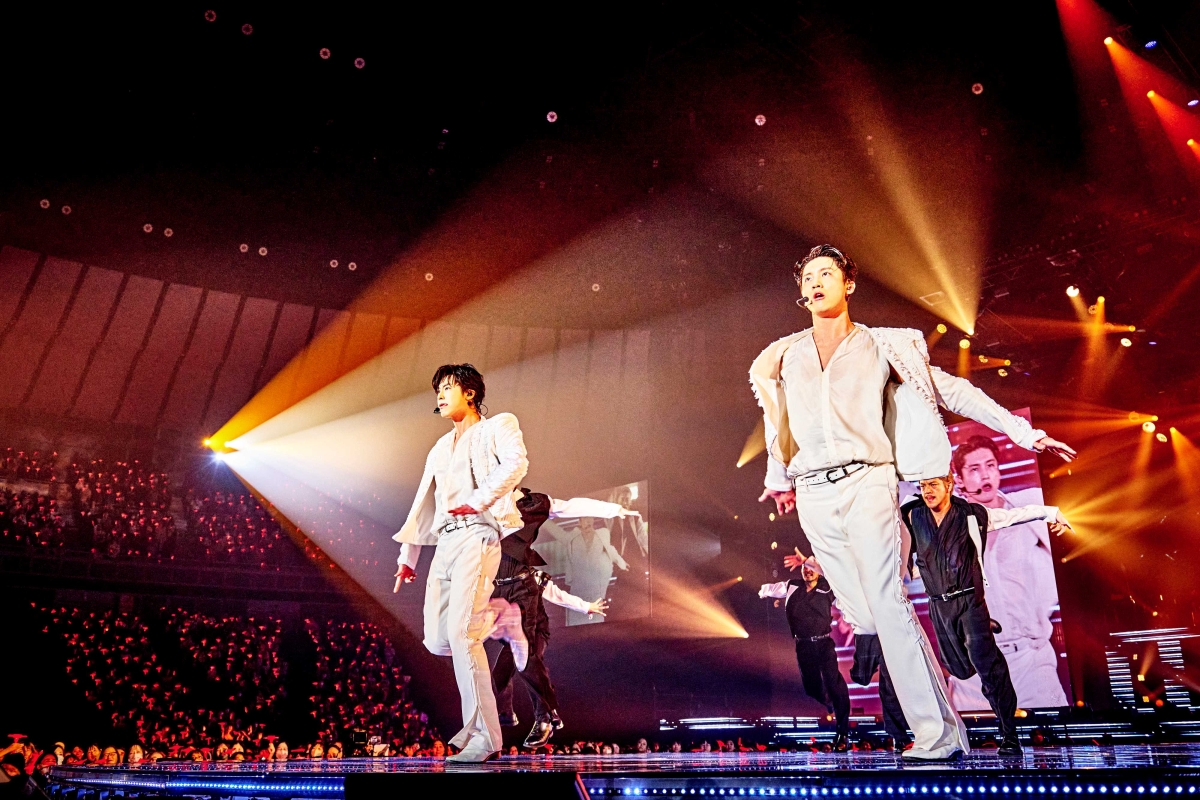 東方神起 全国ツアーアリーナ19公演を完走。東京ドームへ向け走り続ける彼らに注目。