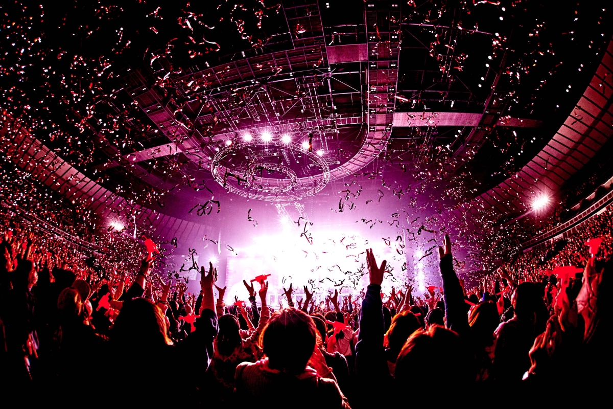 東方神起 全国ツアーアリーナ19公演を完走。東京ドームへ向け走り続ける彼らに注目。