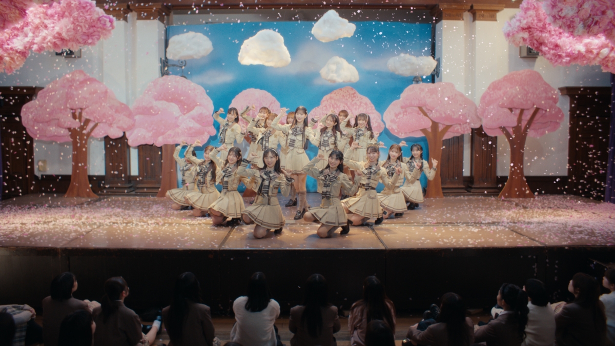 MVのテーマは“まさかの主役抜擢 ”！？ AKB48 65thシングル『まさかのConfession』MV公開&先行配信スタート！初の研究生センター抜擢の八木愛月とリンクするAKB48らしい王道青春ソング 3月8日の劇場公演で初パフォーマンス&AKB48公式YouTubeで生配信！！