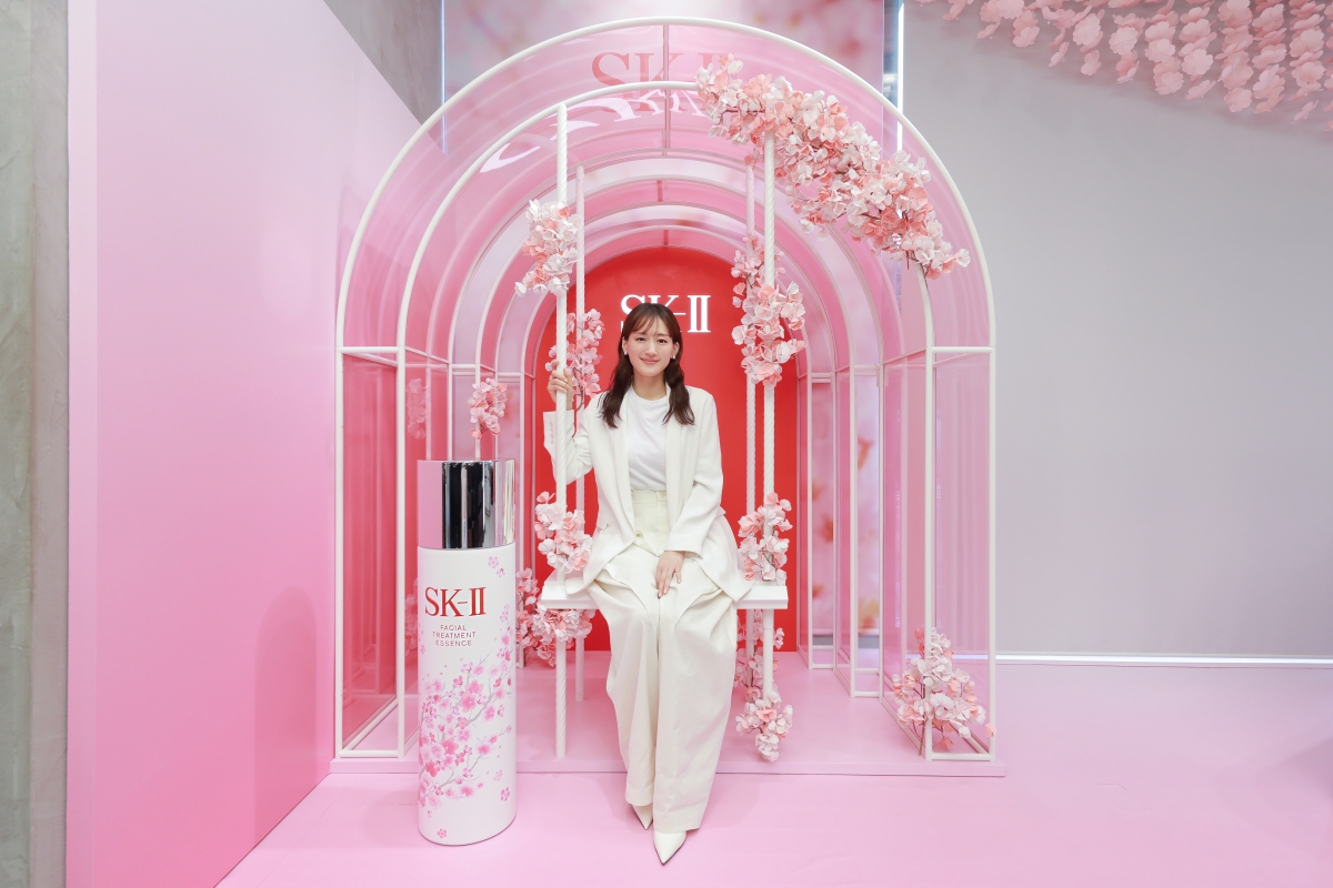 綾瀬はるか、桜舞うステージで春の訪れを祝福！「SK-Ⅱ SAKURA Celebration」発表会