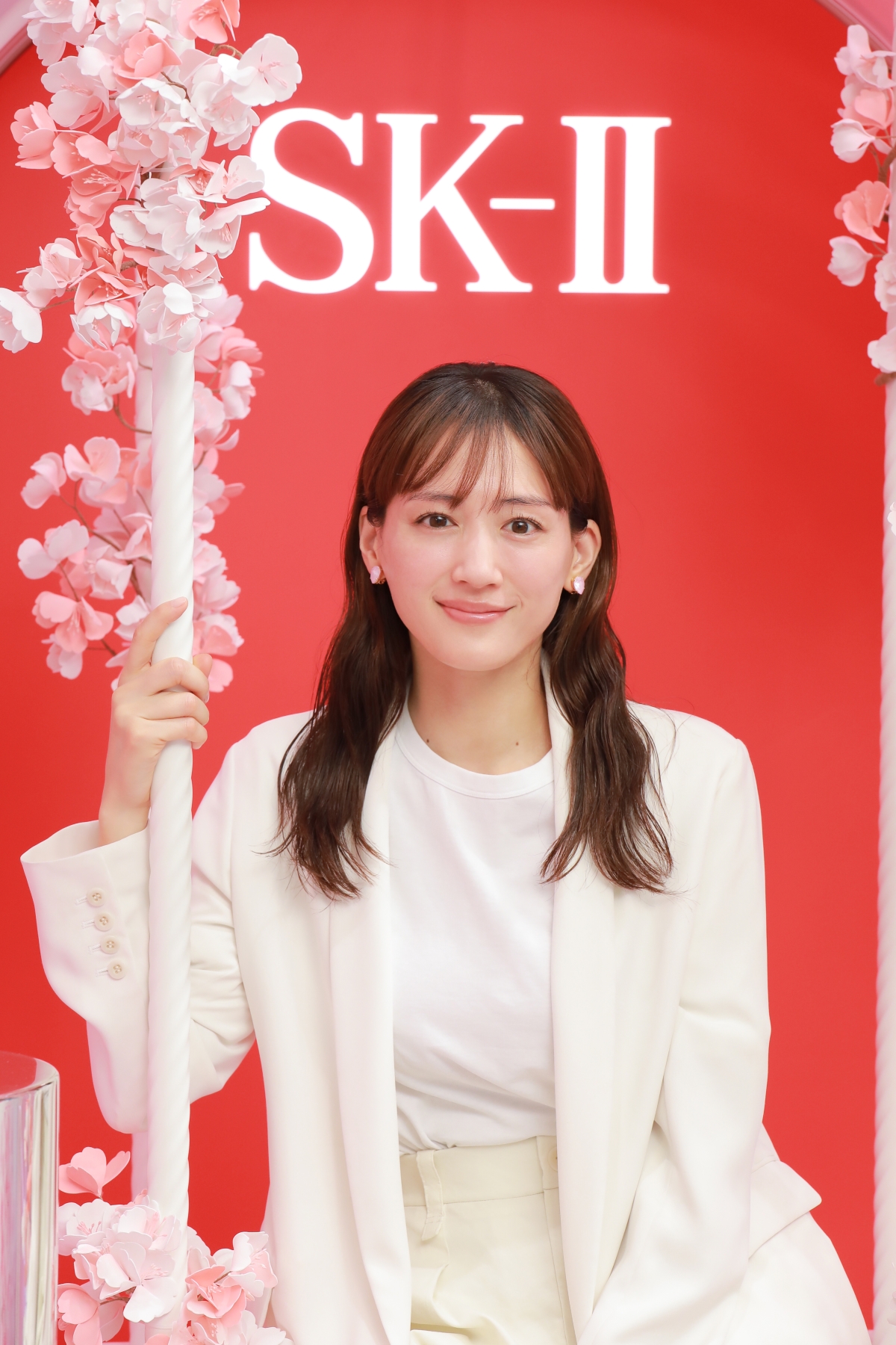 綾瀬はるか、桜舞うステージで春の訪れを祝福！「SK-Ⅱ SAKURA Celebration」発表会