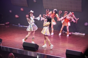 メノニューイヤー紗儚涼子、生誕祭で夢叶う！アーマーガールズ降臨に会場熱狂！