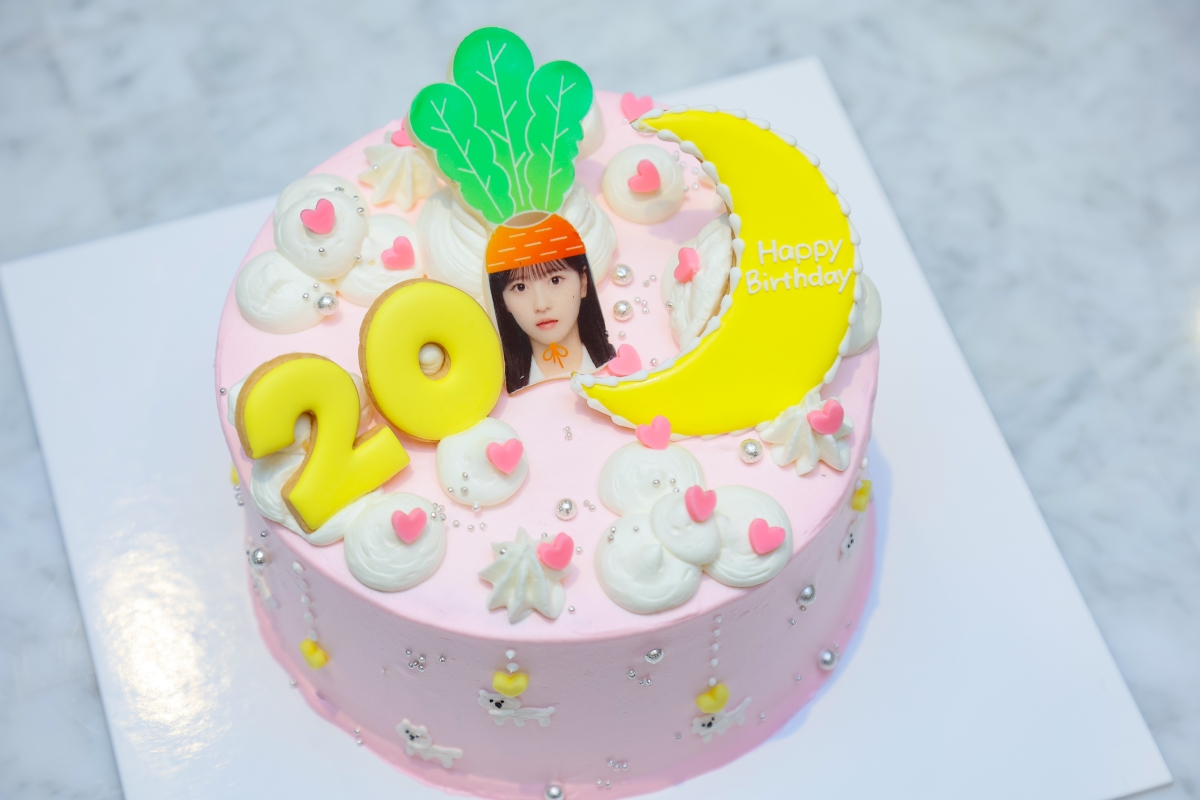 AKB48 65thシングル『まさかのConfession』リリースまであとわずか 3月22日（土） センター八木愛月が20周年イヤーに20歳に！ 3月23日（日） CW一斉解禁 ／「ゆいりー」MV公開・楽曲配信