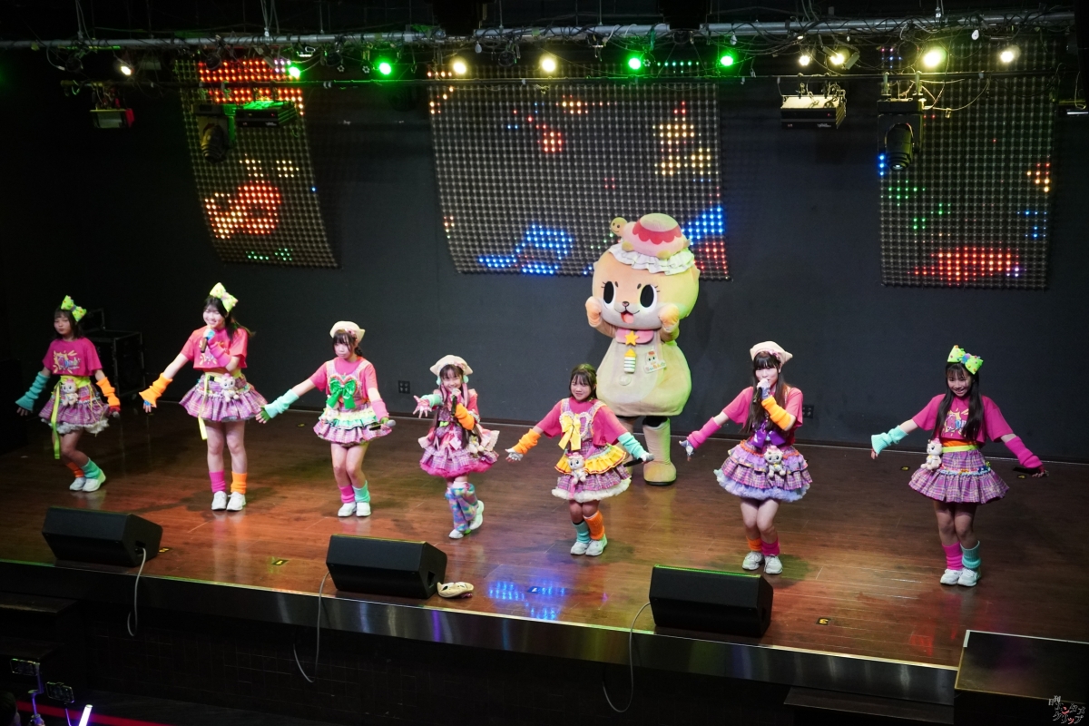 ちぃたん☆ボンバーズ初ライブ！新曲「屁凸(へとつ)」でキュートが炸裂！