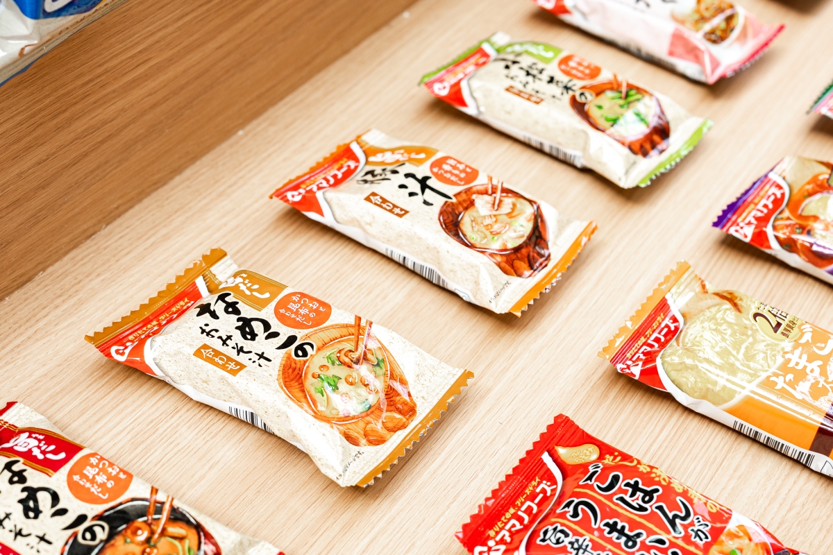 アマノ食堂が期間限定で開催！ 松岡茉優が「一日女将」に就任！オリジナルエプロン姿で「のれん掛け」セレモニー！