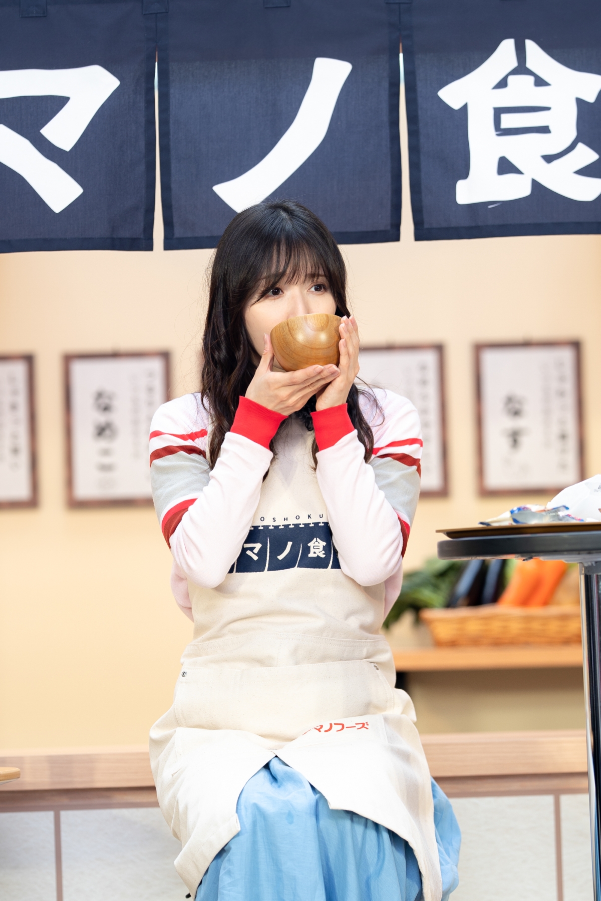 アマノ食堂が期間限定で開催！ 松岡茉優が「一日女将」に就任！オリジナルエプロン姿で「のれん掛け」セレモニー！