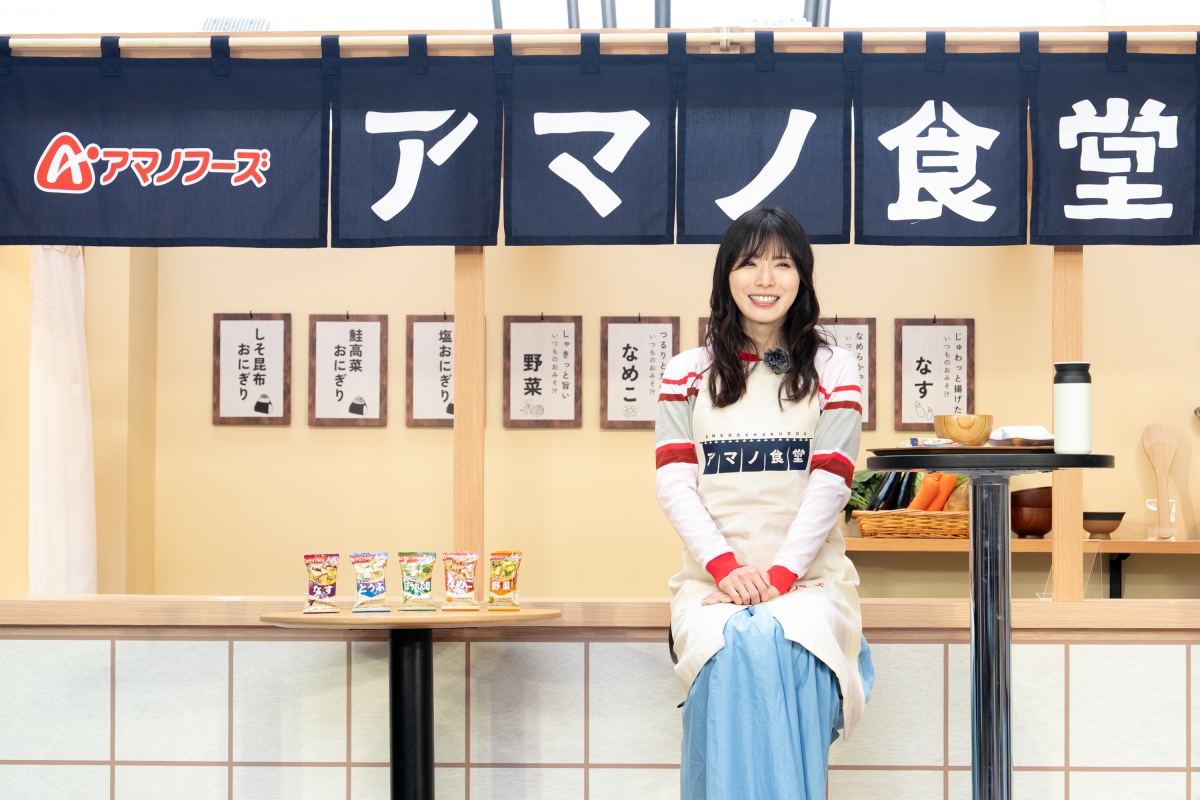 アマノ食堂が期間限定で開催！ 松岡茉優が「一日女将」に就任！オリジナルエプロン姿で「のれん掛け」セレモニー！