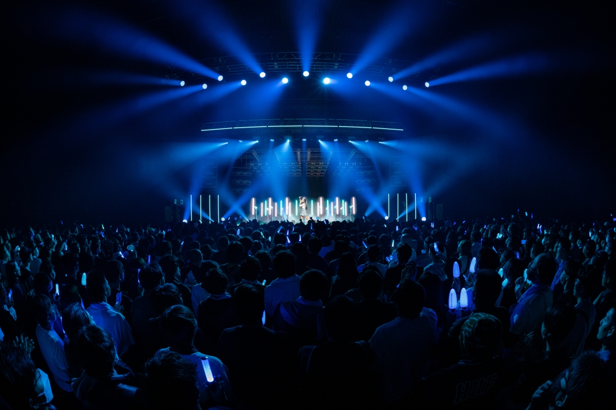 パラレルシンガー七海うらら、KT Zepp Yokohamaで魅せたリアルとバーチャルの共存演出にファン歓喜！（本人コメント有り）