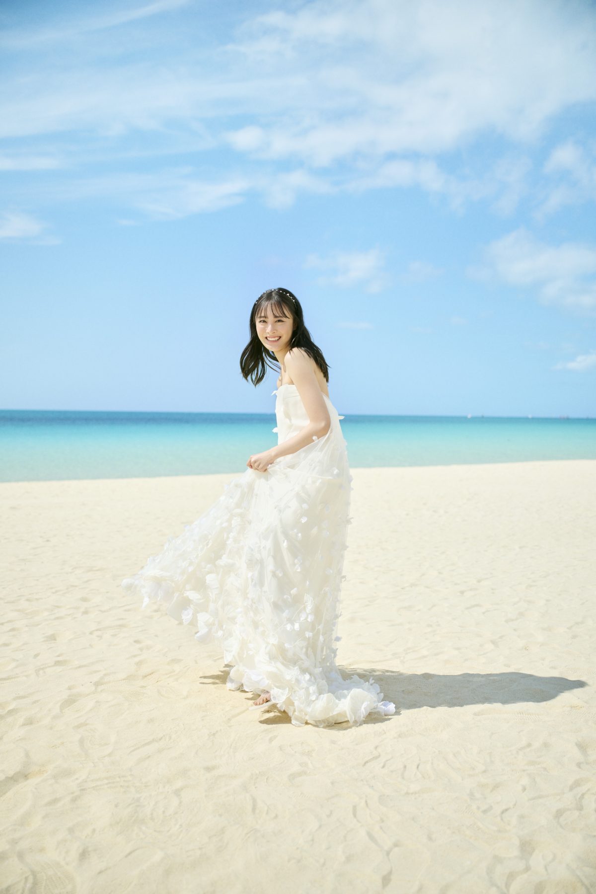 大友 花恋が『ゼクシィ』表紙に初登場！宮古島の花に囲まれたドレスショットに本人も「うっとり」撮影を通じて変わった結婚観や人生設計も告白