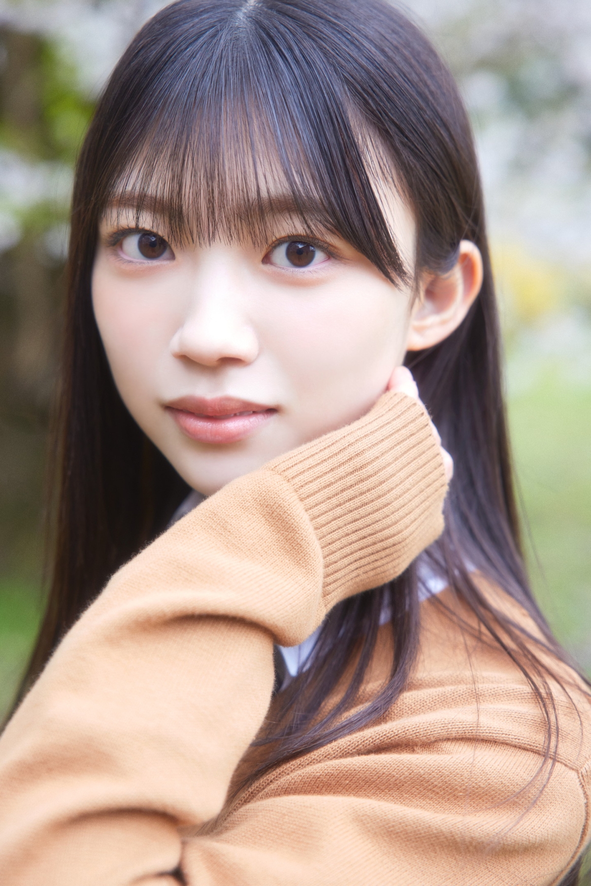 櫻坂46 四期生の撮り下ろし写真&手書きプロフィールが公開！第二弾は佐藤愛桜、中川智尋！