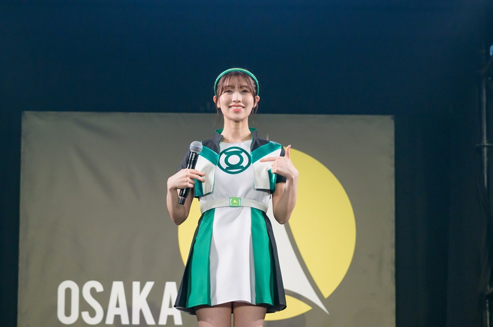スーパーマンとは「ヒーローの中のヒーロー」大阪コミコンMCの中丸雄一＆PR大使のNMB48　塩月希依音、安部若菜、小嶋花梨が公開を心待ちにする中、＜スーパー＞な熱量で語り尽くす！┃そして…ジェームズ・ガン監督からのサプライズに会場大興奮！“WE LOVE SUPERMAN！！”　会場から監督にエール！