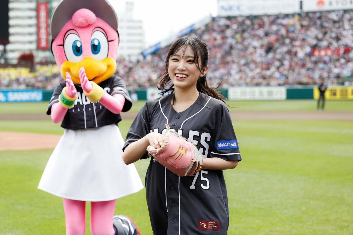 楽天イーグルス×矢吹奈子！ノーバウンド始球式にファン熱狂！