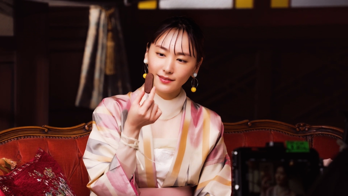 新垣結衣も驚愕！明治『生のとき』は新しすぎてチョコじゃない!? 不思議な生食感に注目！