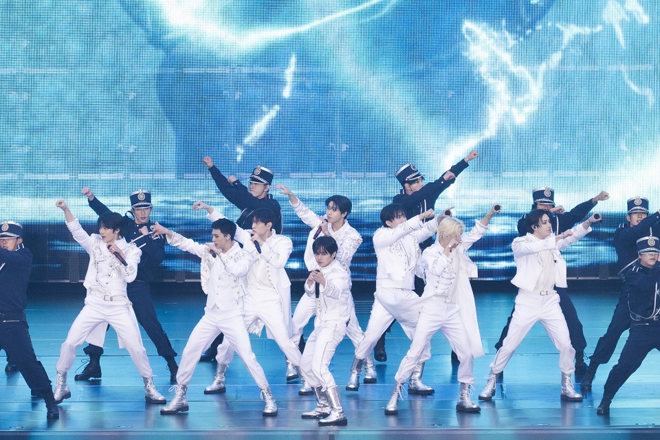 Stray Kids、初のスタジアム公演が、いよいよスタート！ 2日間で10万人を動員！ 6月リリースの新曲「Hollow」を全世界初披露！
