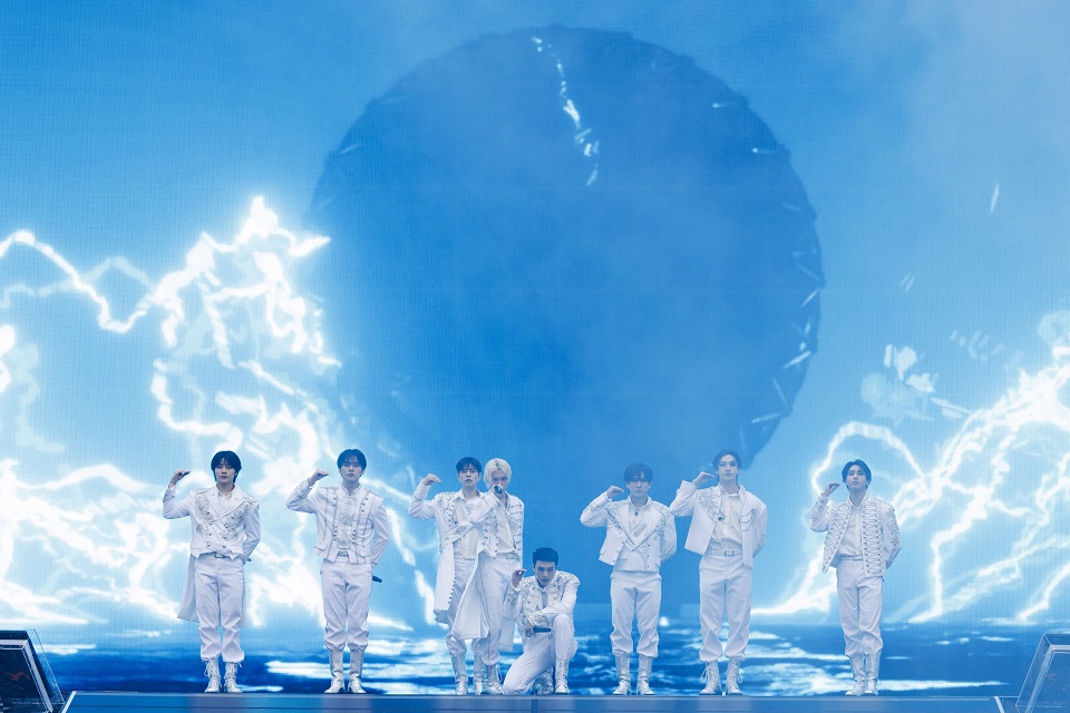 Stray Kids、初のスタジアム公演が、いよいよスタート！ 2日間で10万人を動員！ 6月リリースの新曲「Hollow」を全世界初披露！