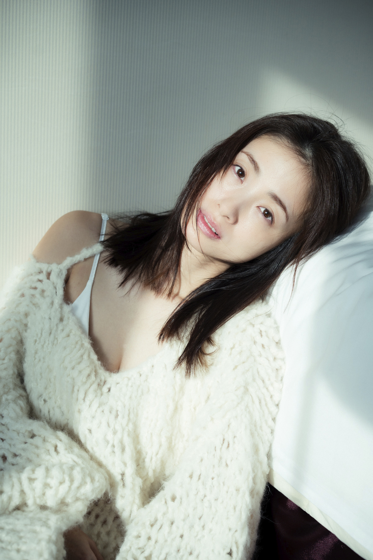 上戸彩 約15年ぶりの写真集が7/10発売決定！！ 透明感あふれる寝起き姿