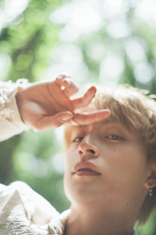 白濱亜嵐、8年ぶり待望の2nd写真集が9月18日発売決定！フィリピンで「彼女目線」撮影、肉体美も過去最大露出