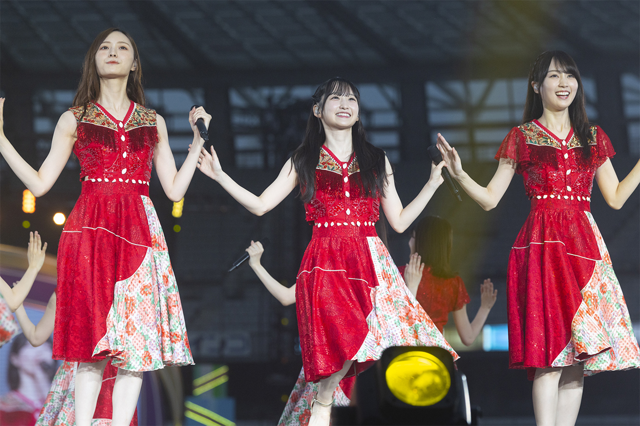 乃木坂46、13歳のバースデーをお祝い！味の素スタジアムに11万人集結！