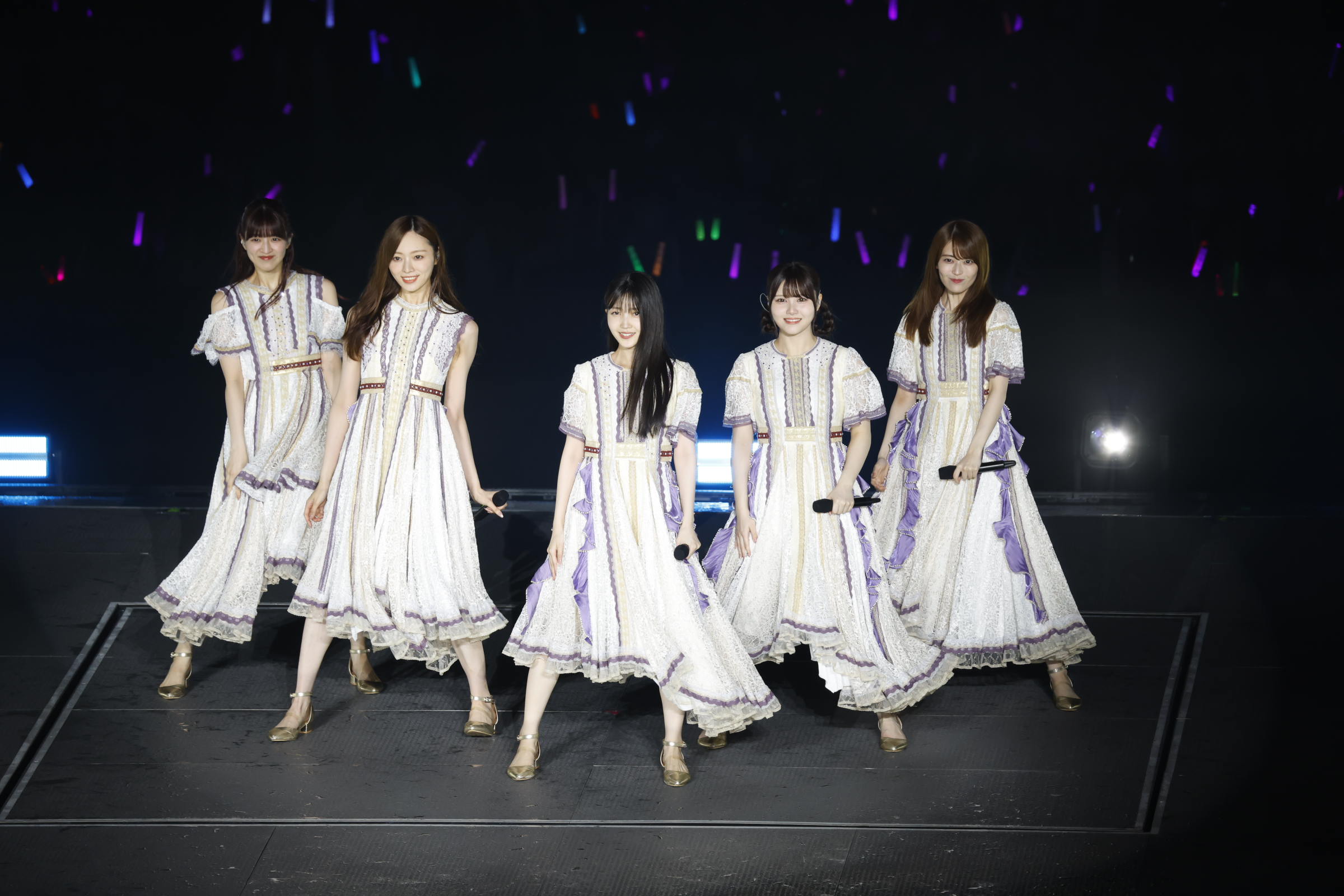 乃木坂46、13歳のバースデーをお祝い！味の素スタジアムに11万人集結！