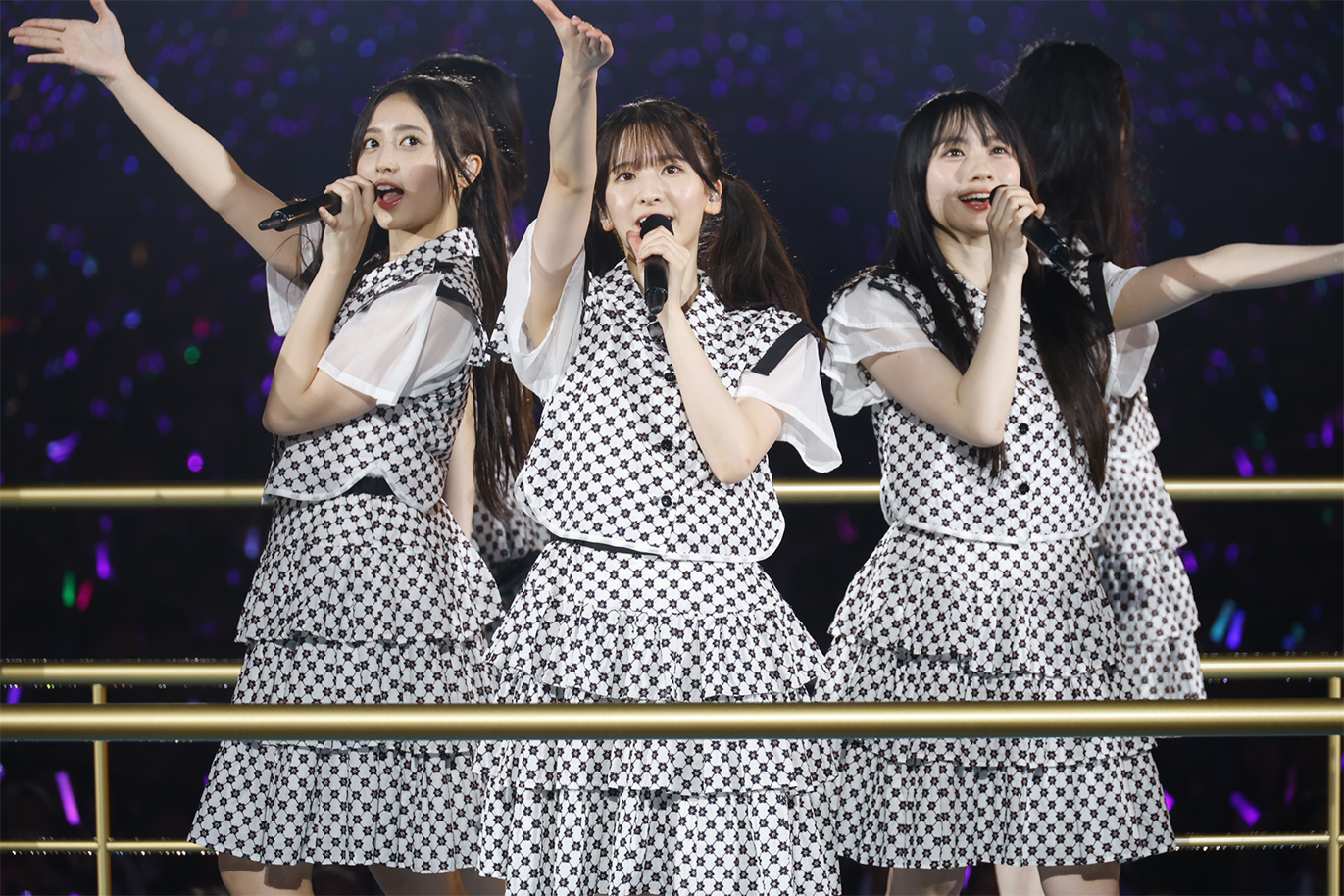 乃木坂46、13歳のバースデーをお祝い！味の素スタジアムに11万人集結！