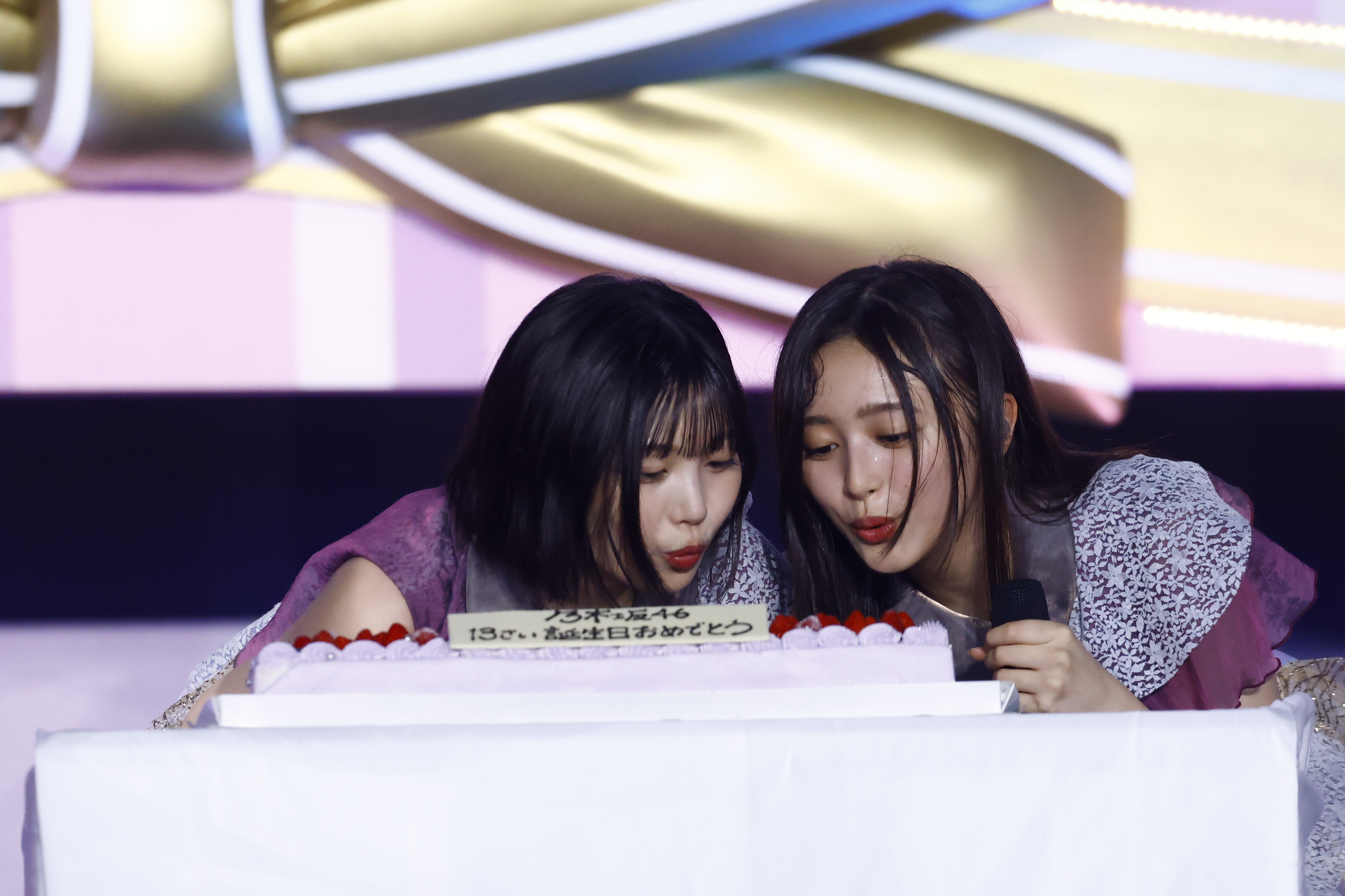 乃木坂46、13歳のバースデーをお祝い！味の素スタジアムに11万人集結！